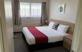 2-Bedroom Suite bed